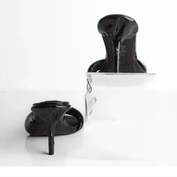 Zara Black Stiletto Heels with Matte Finish - Picture 3 of 9